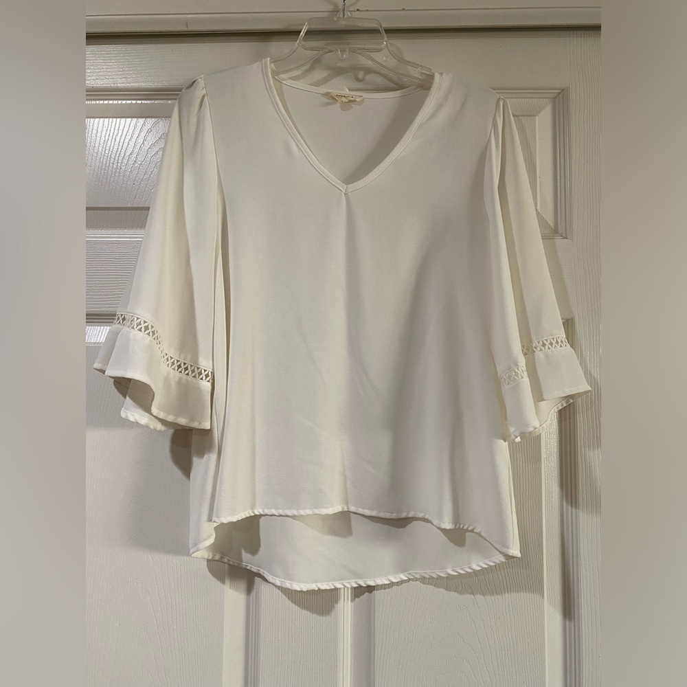 Gilli Bell Sleeve Blouse in‎ Ivory Size Small